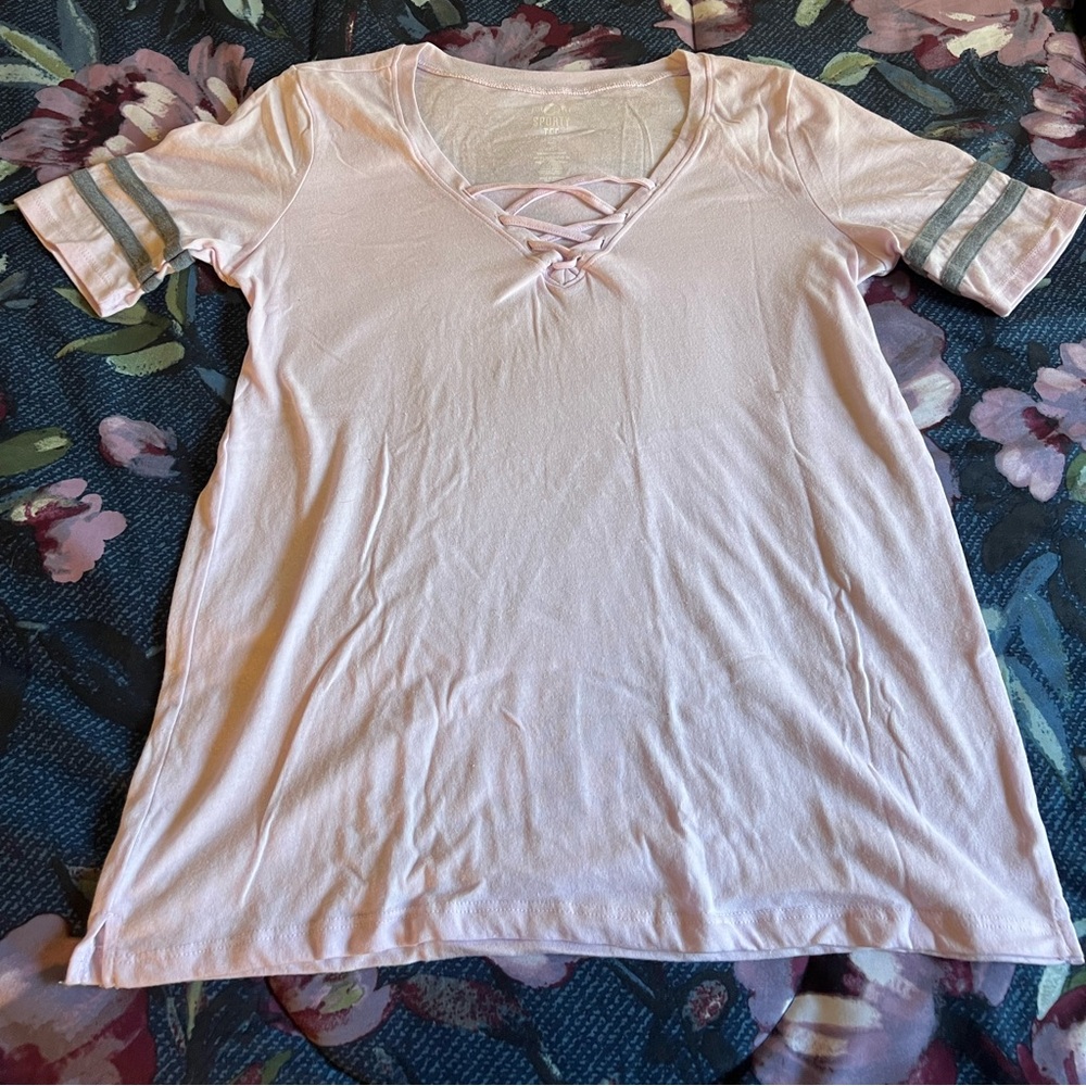 SO sporty tee XS pink and grey neck with detail.
Hardly worn, like new
